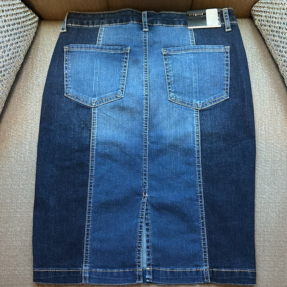 NWT Denim Pencil Skirt - Size Medium - Picture 5 of 5